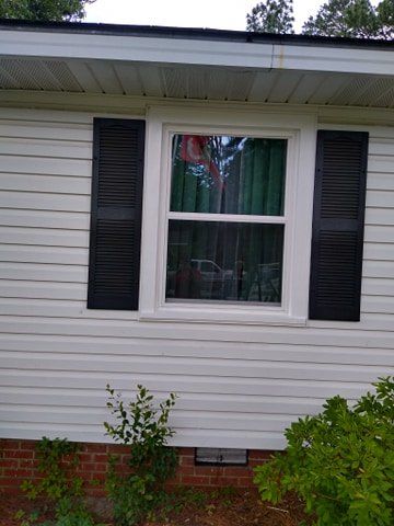 Siding contractor services for white home
