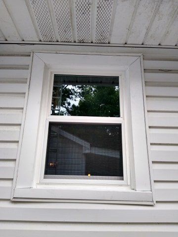 Vinyl window replacement by siding contractor