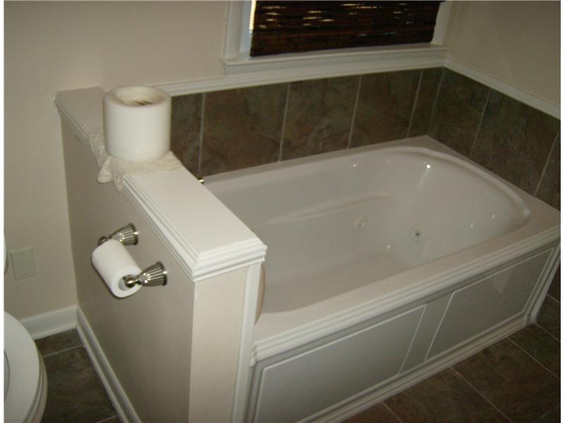 White Tub Before Bathroom Remodel | Bathroom Remodel | Fayetteville, NC