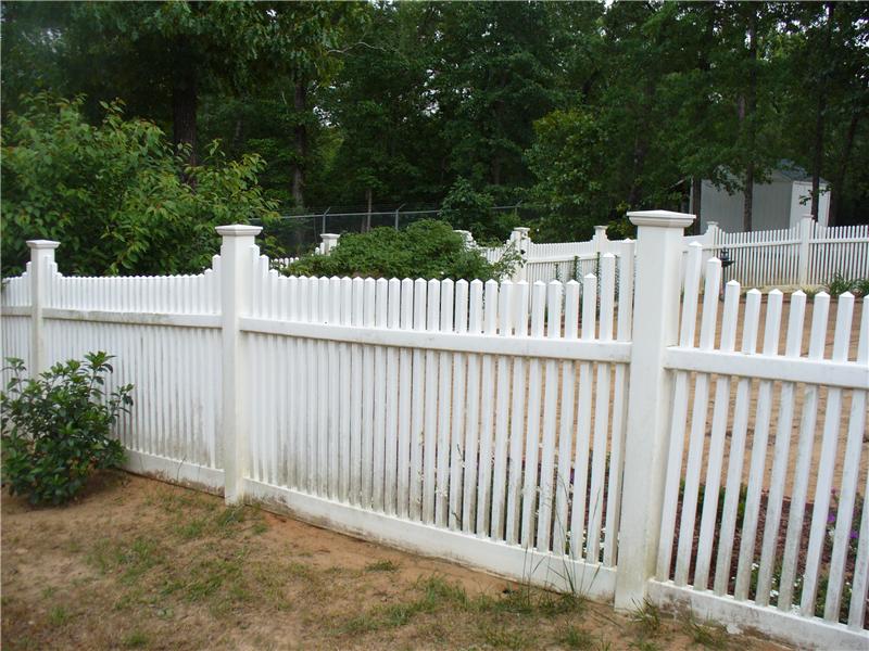 white vinyl picket fence