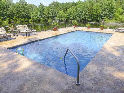 steps leading into rectangular pool