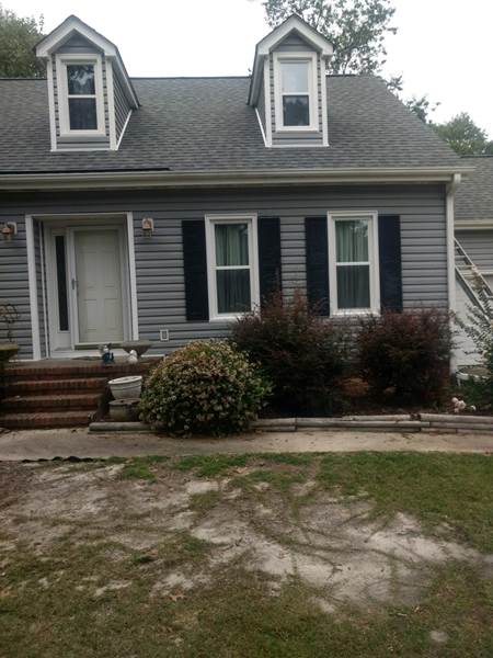 4 single windows on front of house 2 of which are dormers
