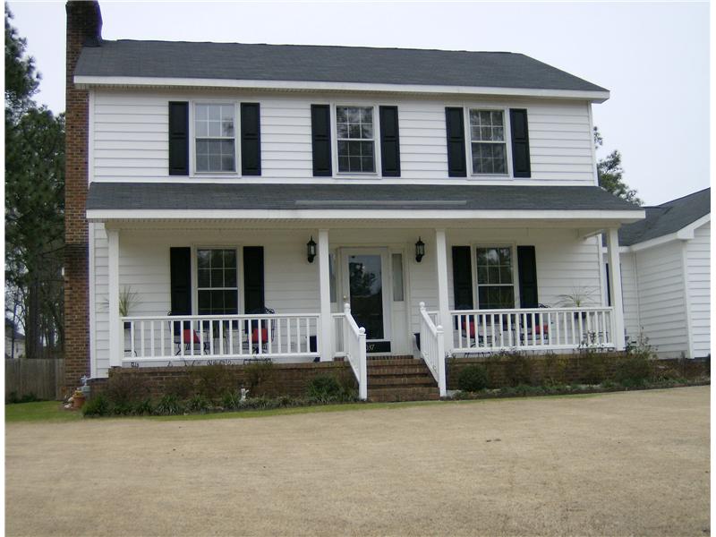 Home with White Vinyl Siding, Fayetteville NC Siding Contractor
