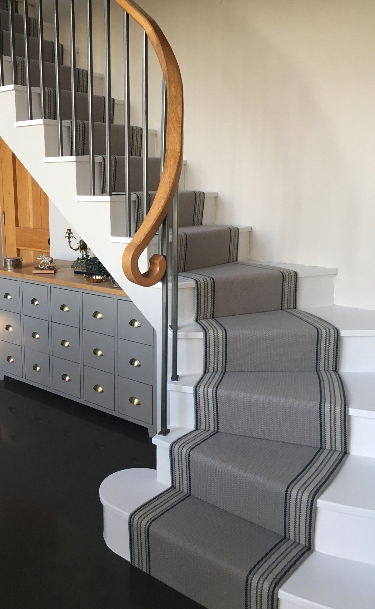 Fleetwood Fox Runner on winding stairs