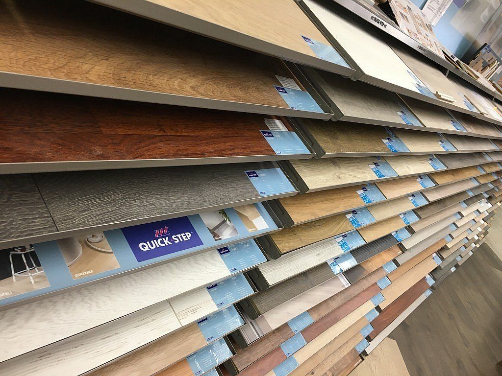 Laminate floor display stand