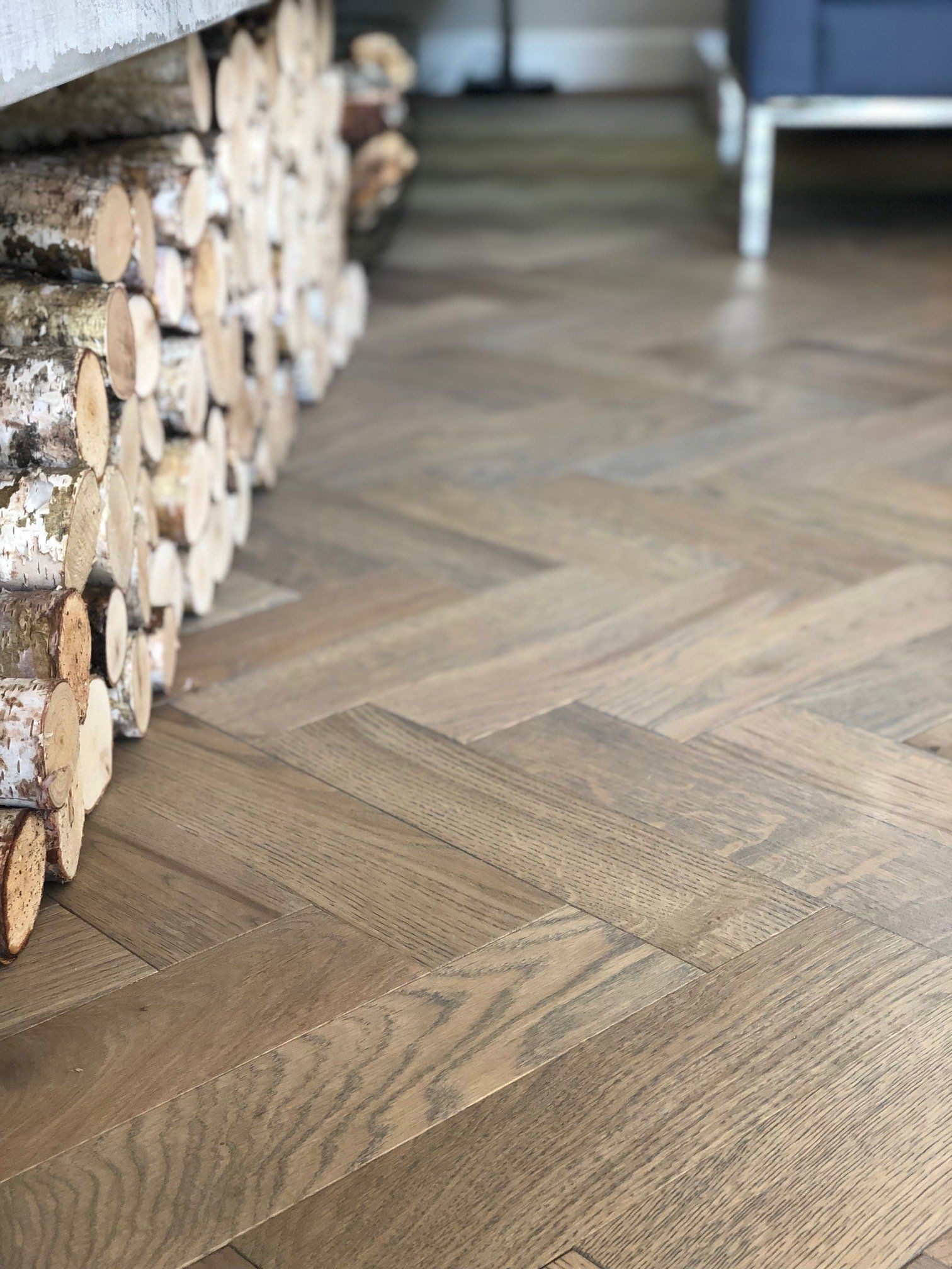Engineered oak herringbone pattern in a lounge