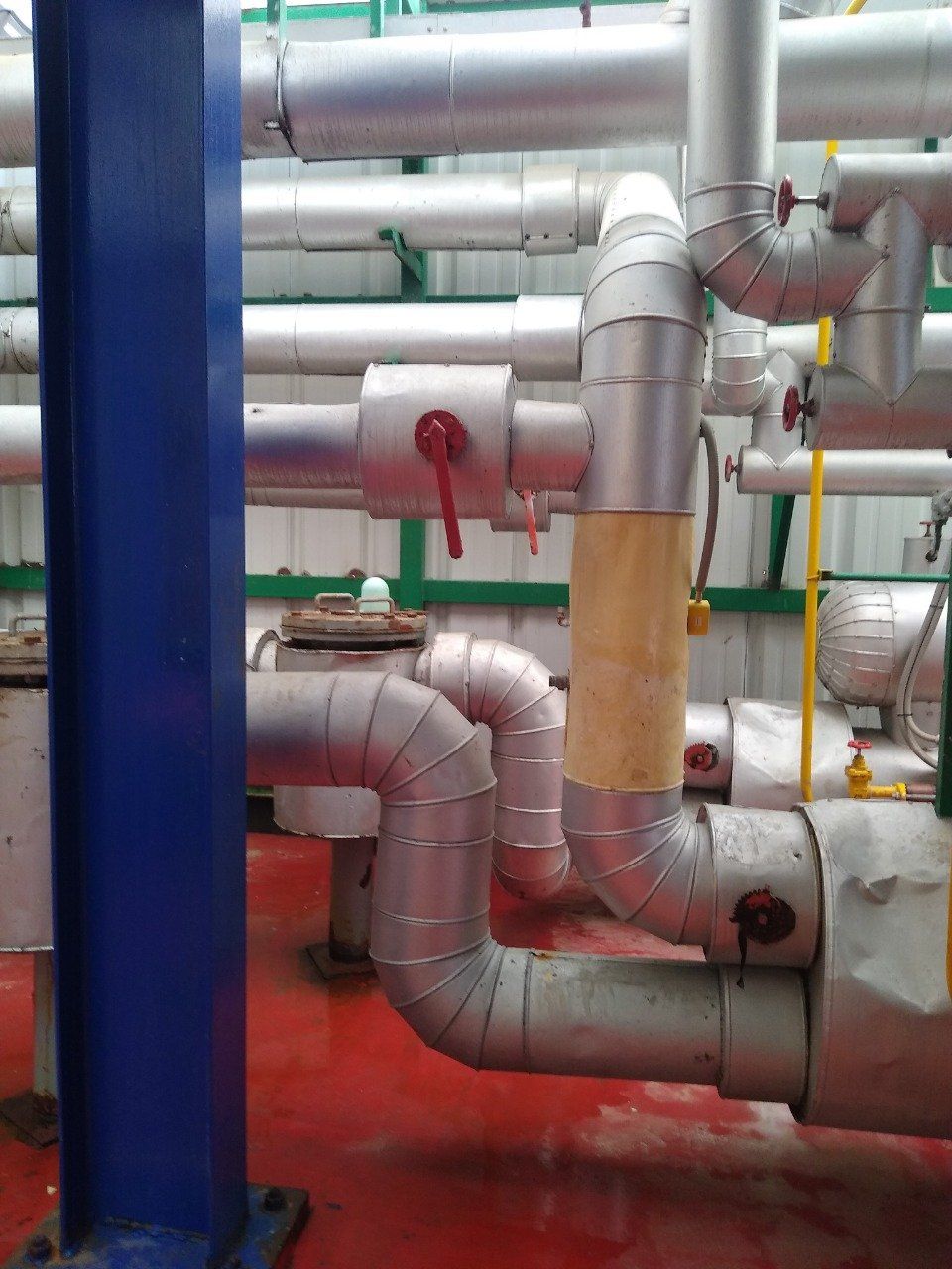 Suministro e Instalación de Aislamiento en Tuberías de Amoniaco. Aislamiento Térmico