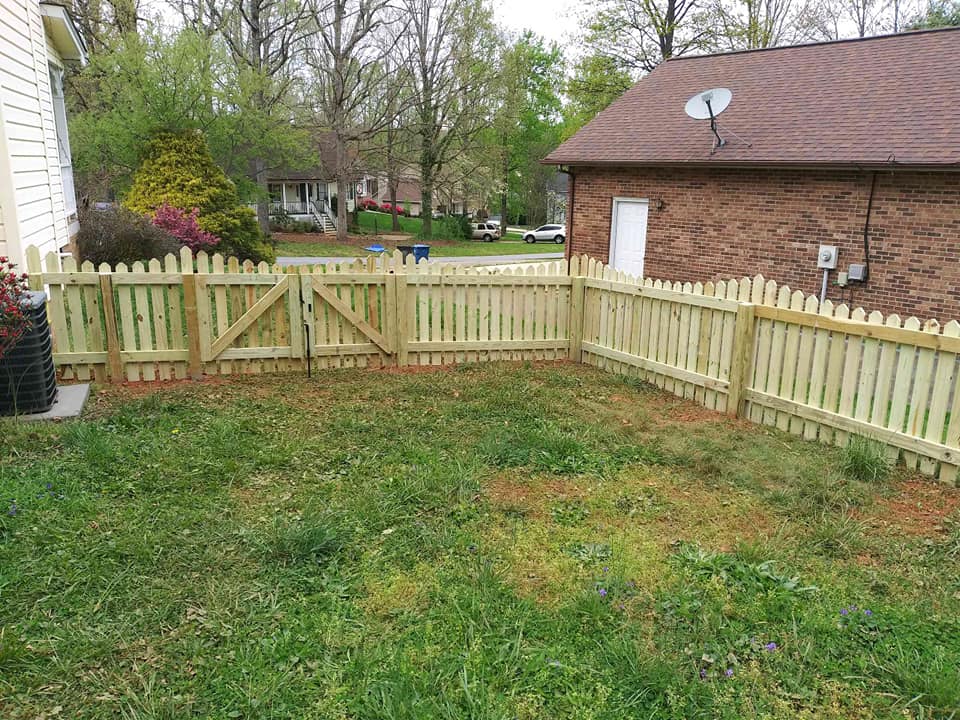 Scallop Picket Fence — Hickory, NC — Fister Fence of Hickory LLC