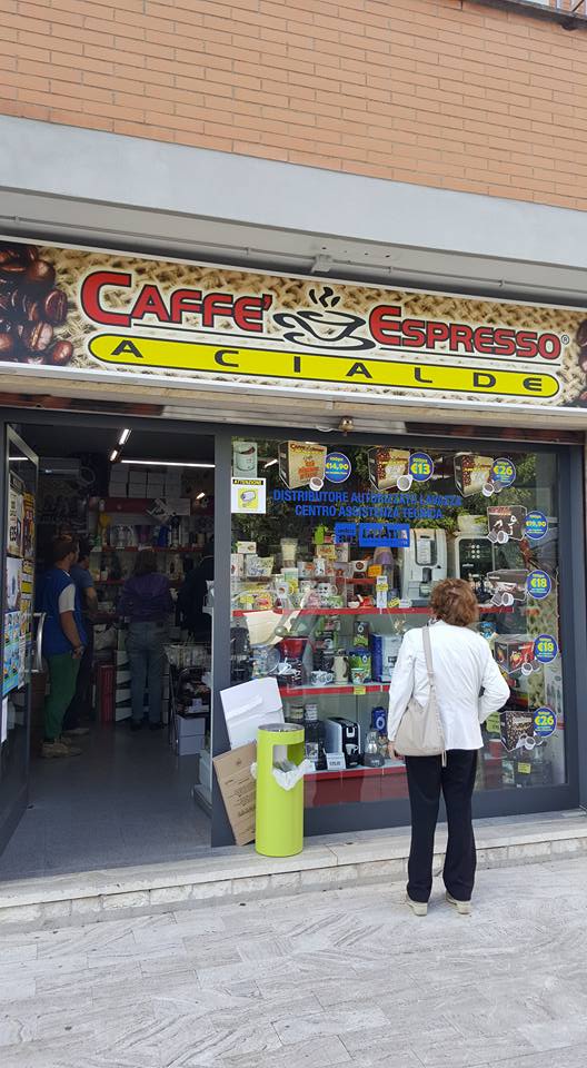 Esterno negozio capsule caffè