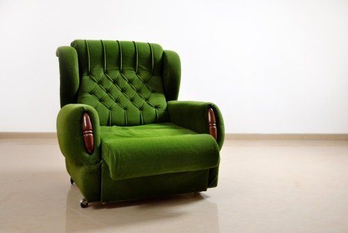 una poltrona verde