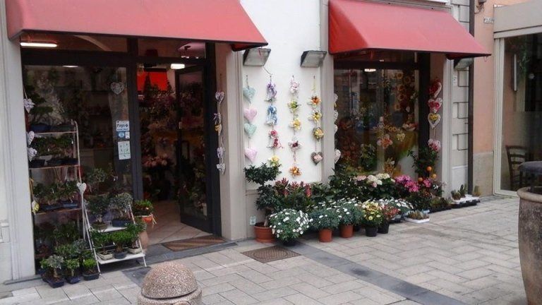 ingresso negozio fiori