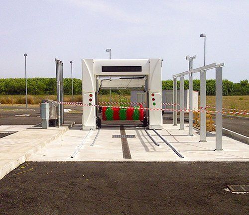 Autolavaggio in un parcheggio