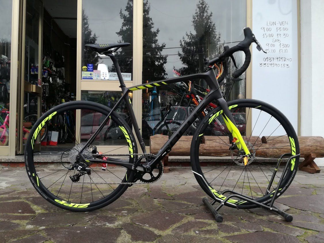 Mountain bike nera