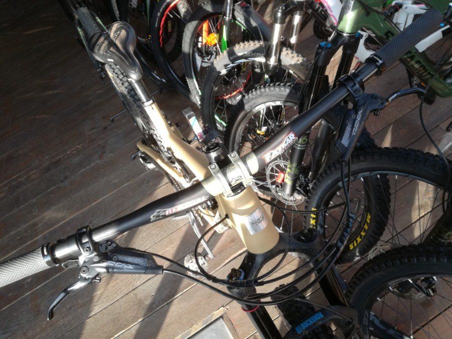 Dettagli manubrio MTB