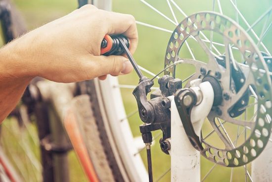 Riparazione di una bicicletta