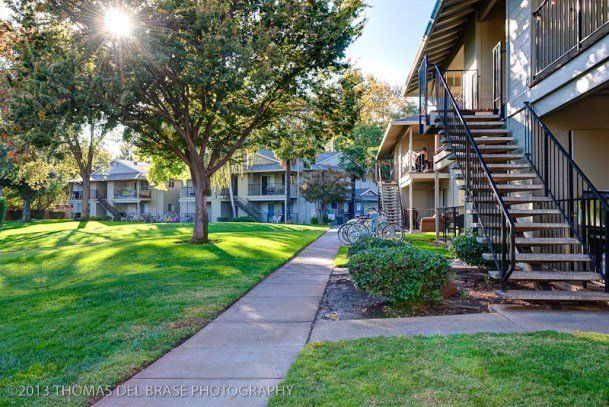 apartment front lawn