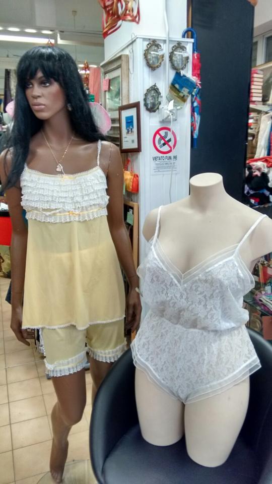 abbigliamento per la casa di seconda mano