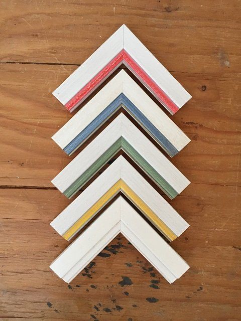 asta cornice bianco rosso azzurro verde giallo