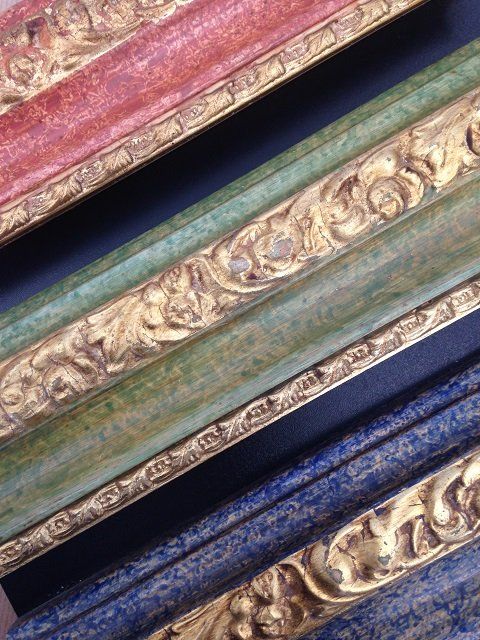 cornice asta intagliata rosso verde blu