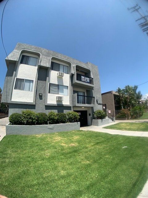 Roscoe Apartments