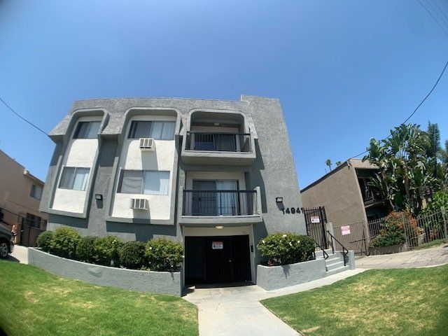 Roscoe Apartments