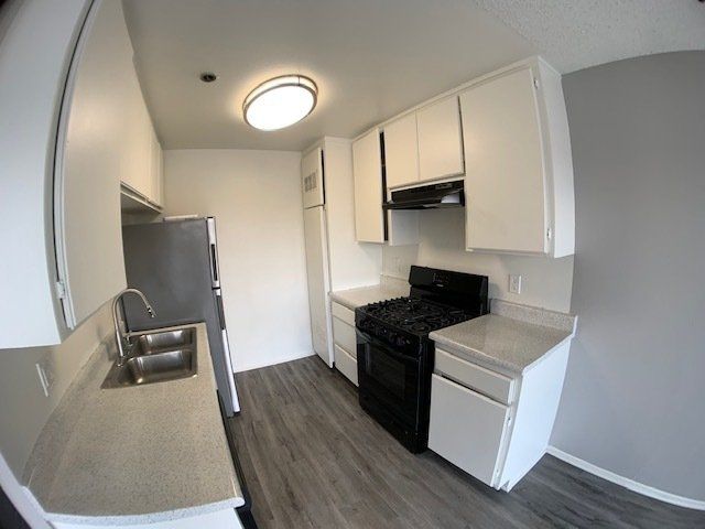 Roscoe Apartments