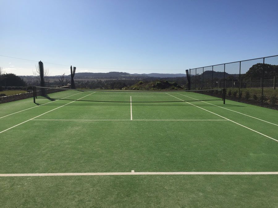 green tennis court