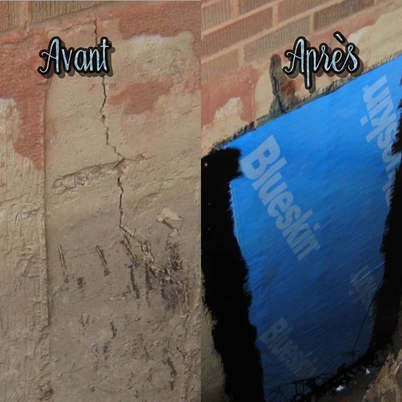 Comparaison d'un mur fissuré (avant) et d'un mur avec imperméabilisation bleue Blueskin (après).