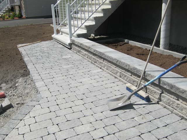 passerelle en pavé en construction