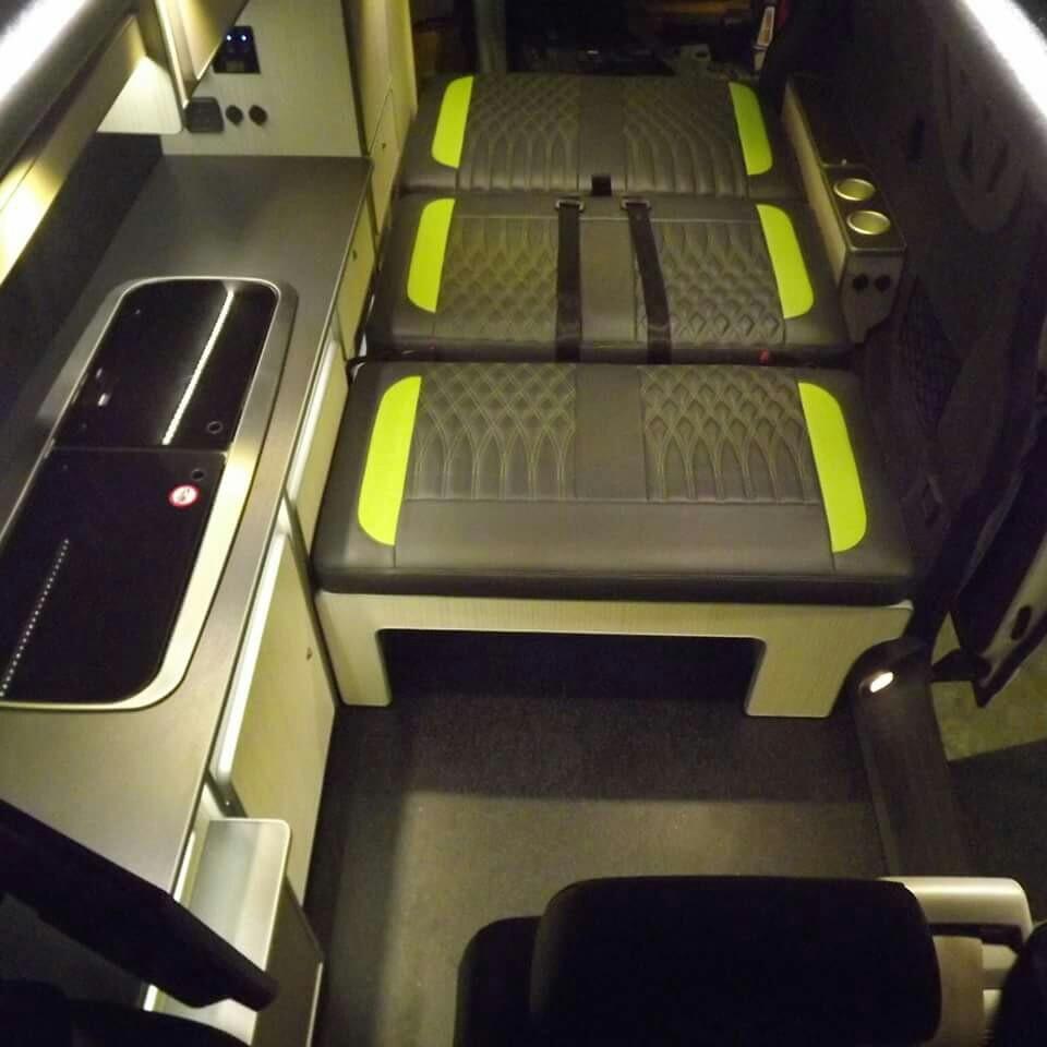 BEDS & SEATING