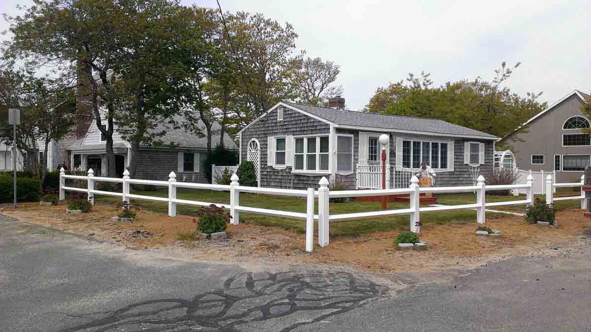 Riverside Style Fence — Vinyl fences in Kingston, MA