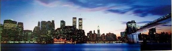 skyline cittadino al tramonto