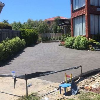 concreting driveway
