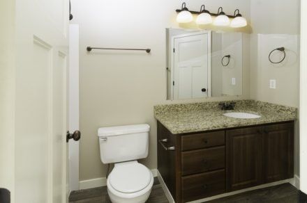 Vine Gate-Bathroom