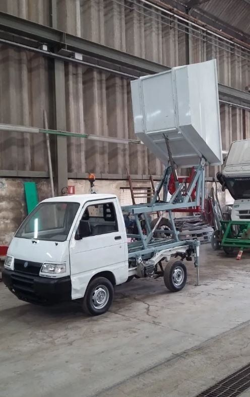 Allestimento di mezzo per la nettezza urbana