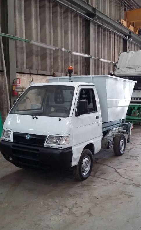 Allestimento di camioncino per la nettezza urbana