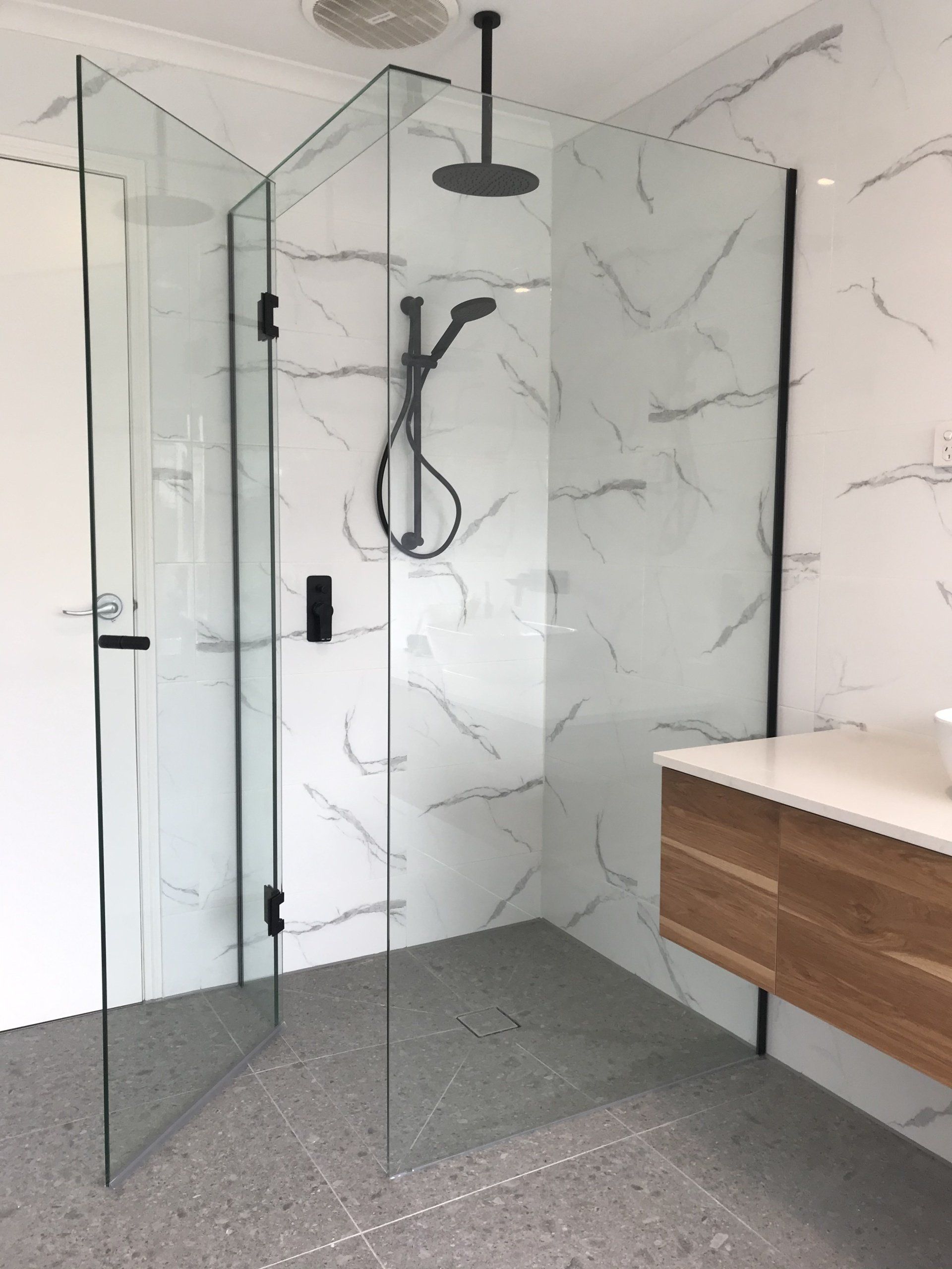Frameless Hinged 11
