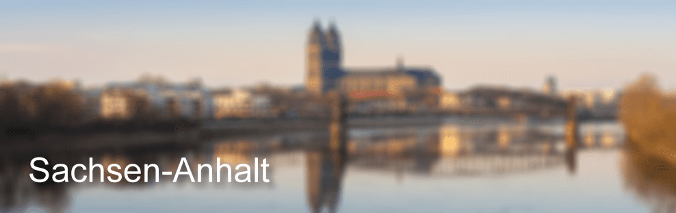 Ein verschwommenes Bild eines Flusses mit den Worten Sachsen-Anhalt auf der Unterseite