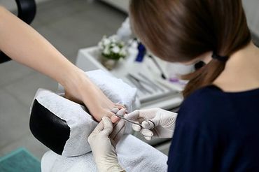 Expert doing the pedicure