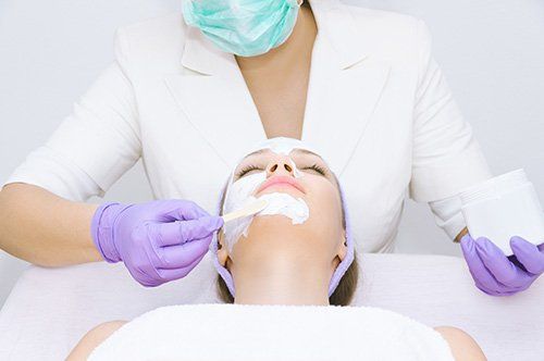 Expert doing the women facial