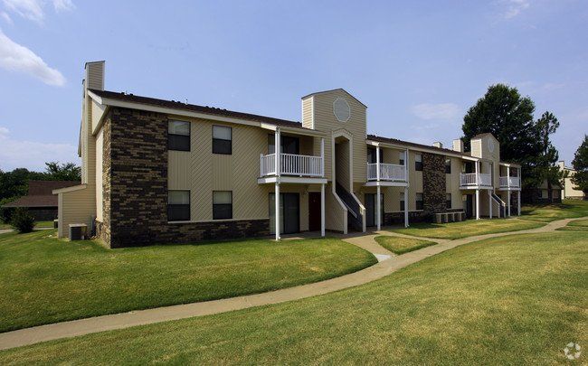 Exterior | Shady Hollow Apartments