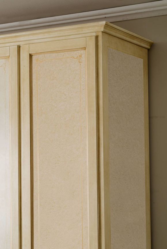 Olimpia closet detail
