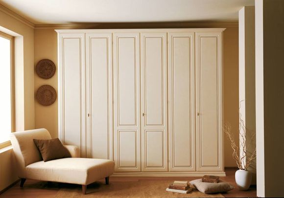Giglio closet