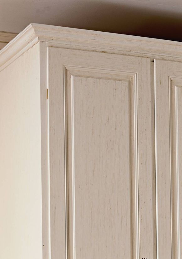 Dora closet detail