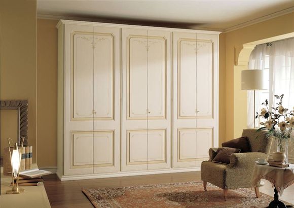 Medea closet