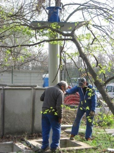 tecnici intenti alla realizzazione di impianto antincendio