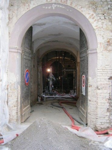 ingresso cantiere per la realizzazione di un pozzo