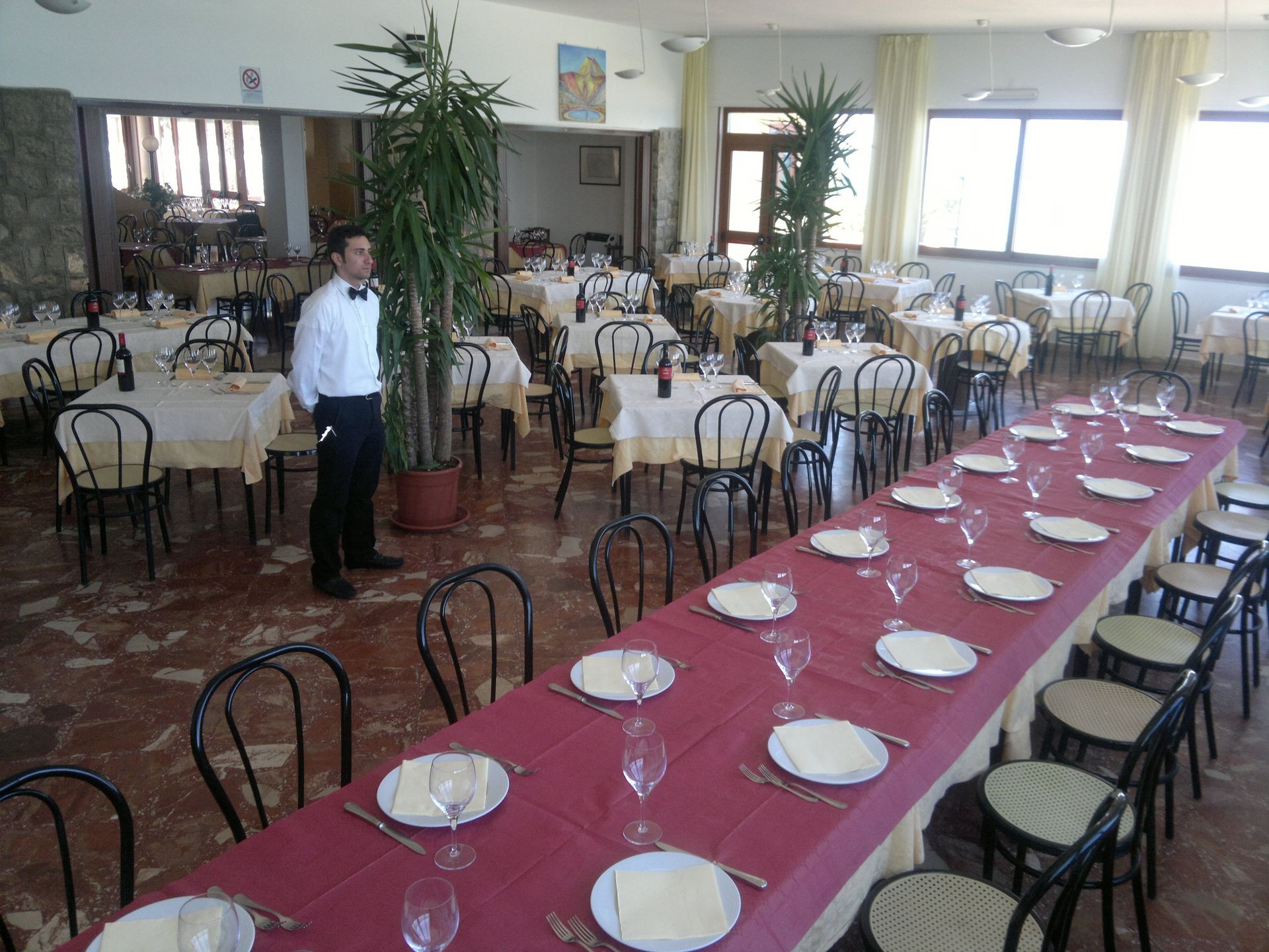 ristorante con cucina a base di pesce e pizzeria, che ogni giorno ti proporrà squisite prelibatezze di mare a prezzi imbattibili.