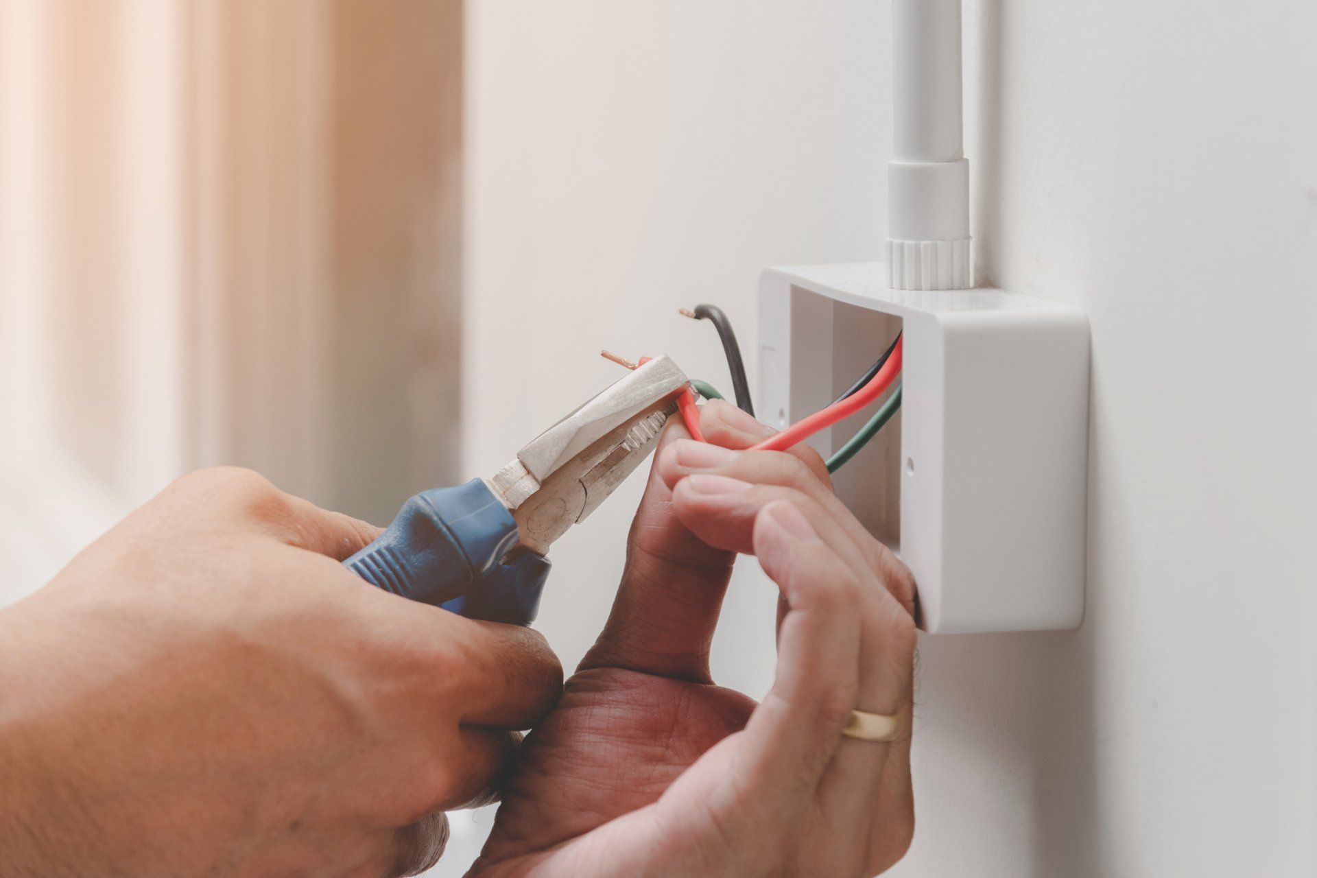 Texas — Man Cutting Wires in Aledo, TX