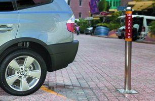 Driveway telescopic security bollards